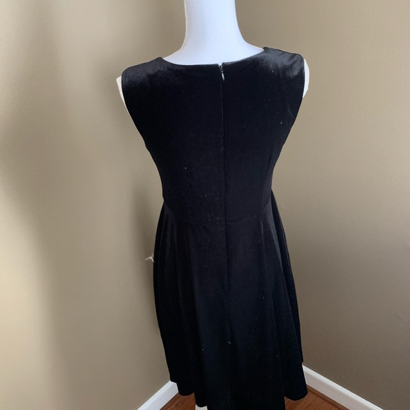 London Times Velvet V Neck Sleeveless Dress - Picture 2 of 5